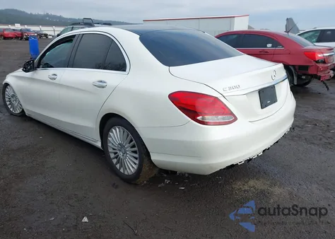 2017 Mercedes-Benz C 300 Luxury 4Matic из США, поврежденный, VIN 55SWF4KBXHU181666